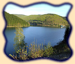 Die Talspette Sch&ouml;nbrunn - eingebettet in eine malerische Mittelgebirgslandschaft.